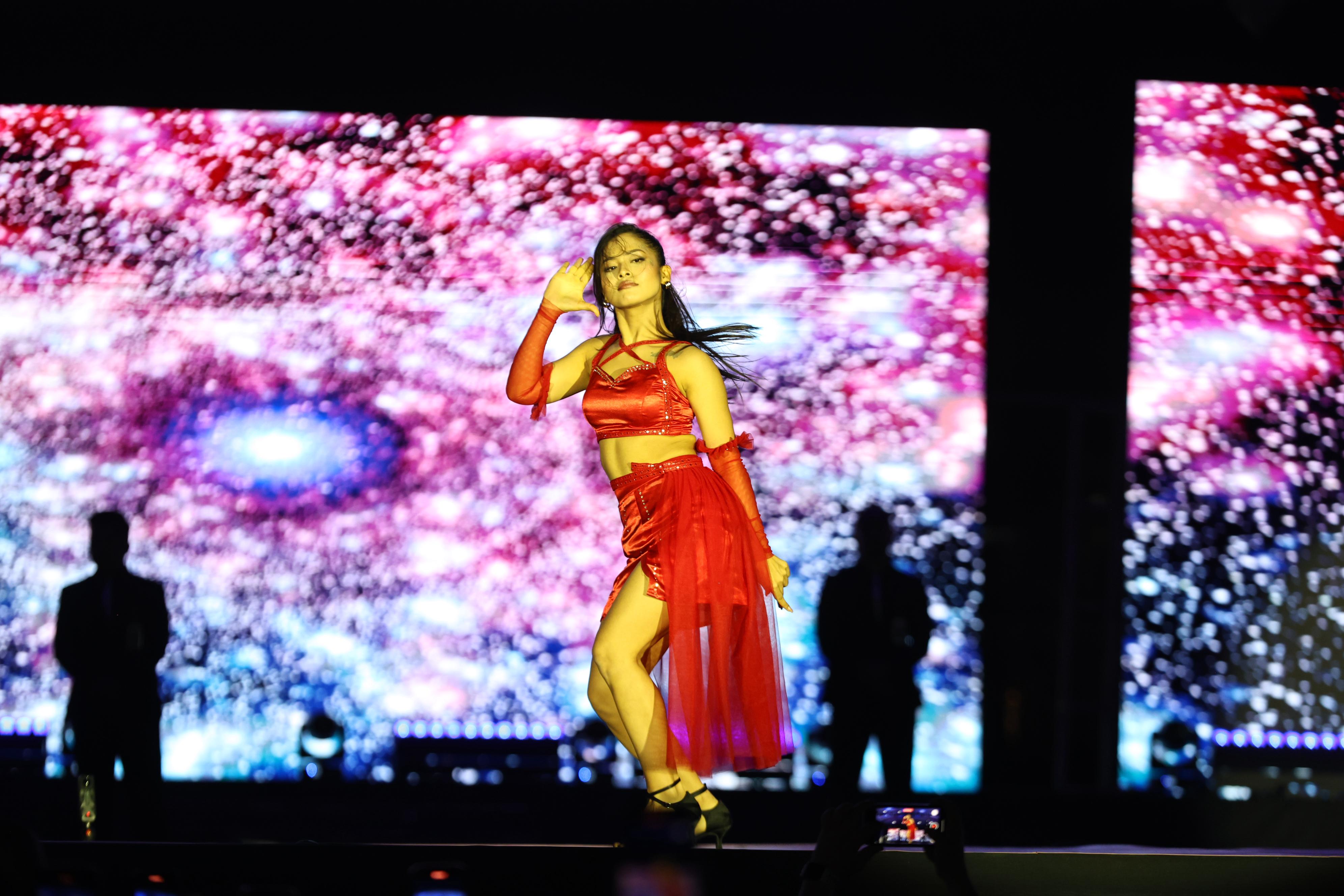 nora-fatehi-(2)-1747529405.jpeg