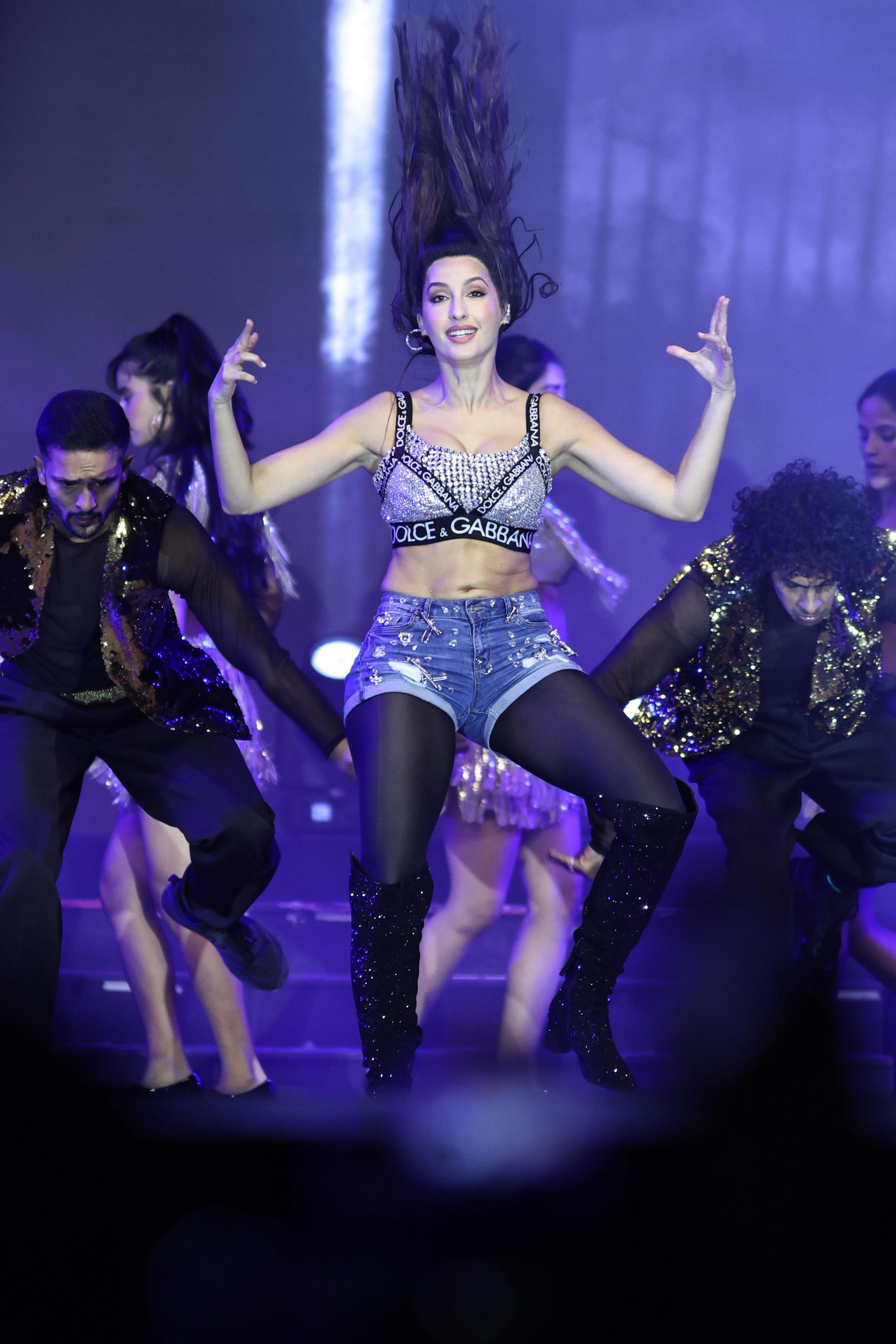 nora-fatehi-(8)-1747529422.jpg