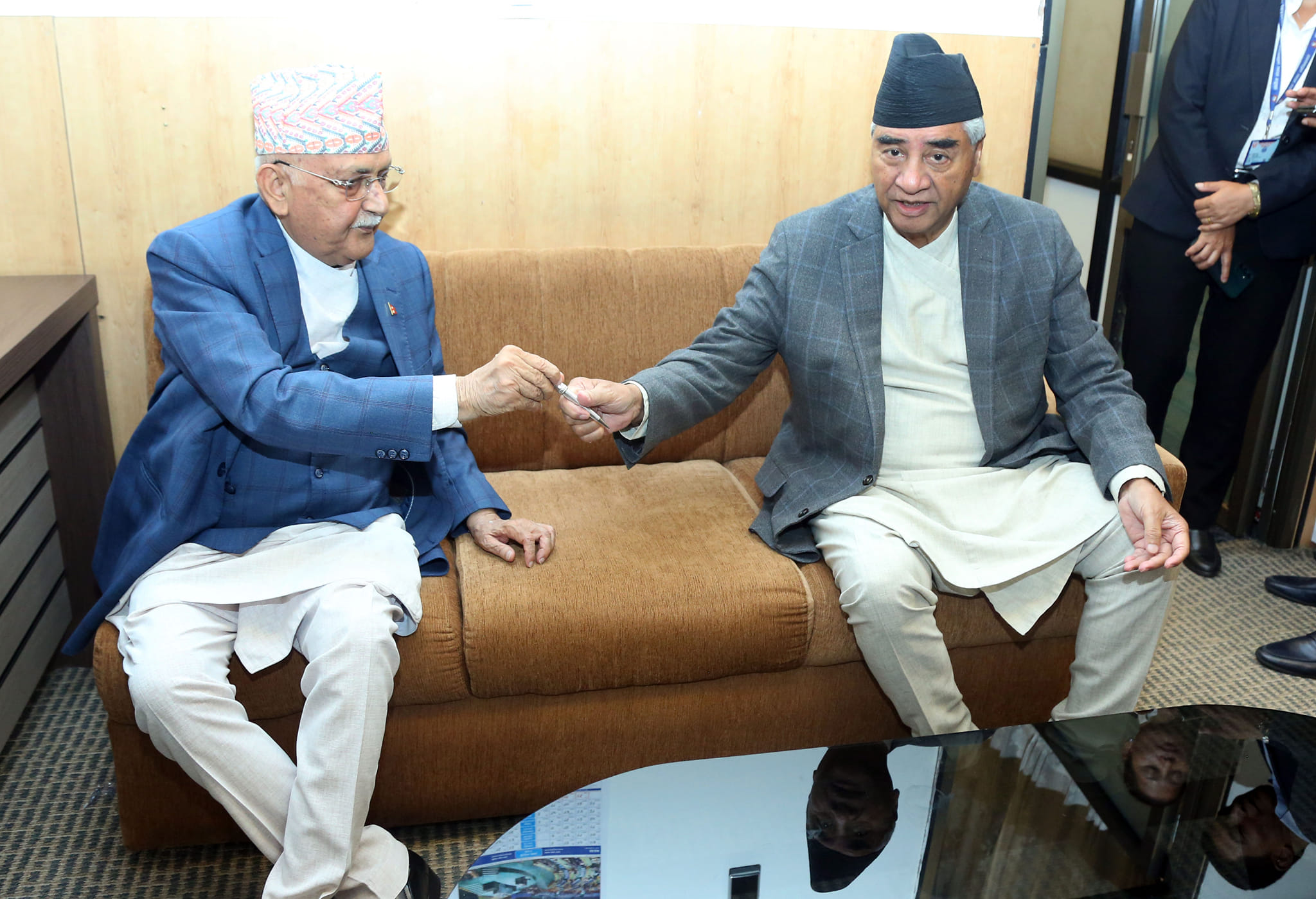 शीर्ष नेताको  संकेतबिना निर्णय लिन नसक्ने भए संसदीय समिति, सांसदकाे स्वतन्त्रतामाथि नै प्रश्न