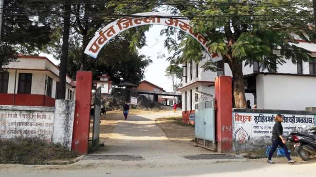 पर्वतमा काेराेनाका २३ संक्रमित निकाे भएर घर फर्कँदै