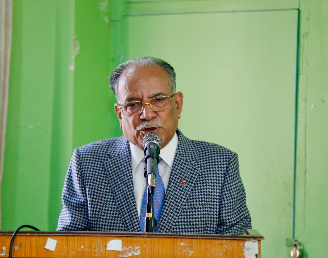 आफ्नै बोलीमा टिक्दैनन् प्रचण्ड,  माहौलअनुसार फेर्छन् रङ