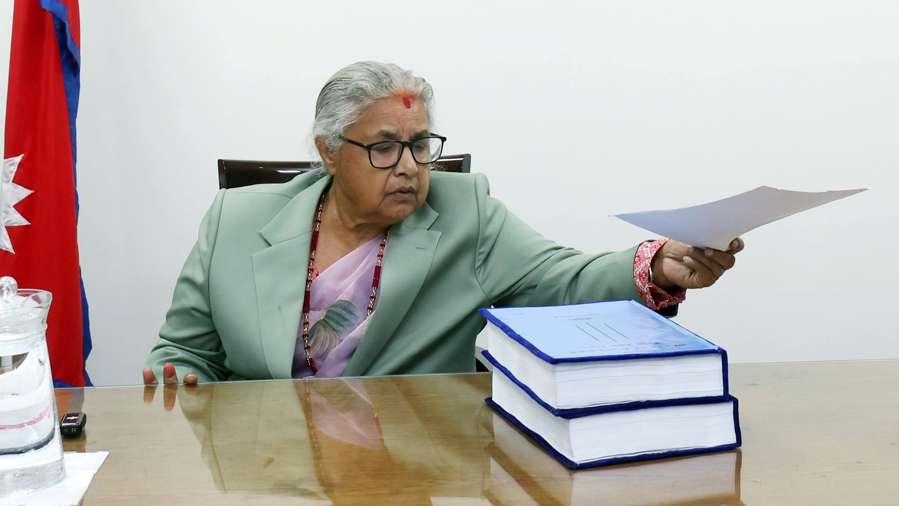 प्रधानन्यायाधीश बनेर जाँदैगर्दा मध्यरातमा ८० न्यायाधीशको विवादित नियुक्ति गरेकी थिइन् सुशीला कार्कीले