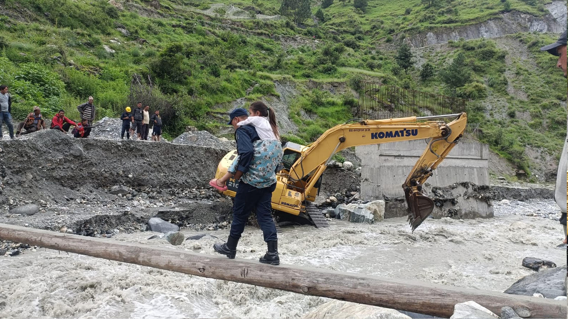 police-rescue-gamgadh-khola-mugu-1724142535.jpg