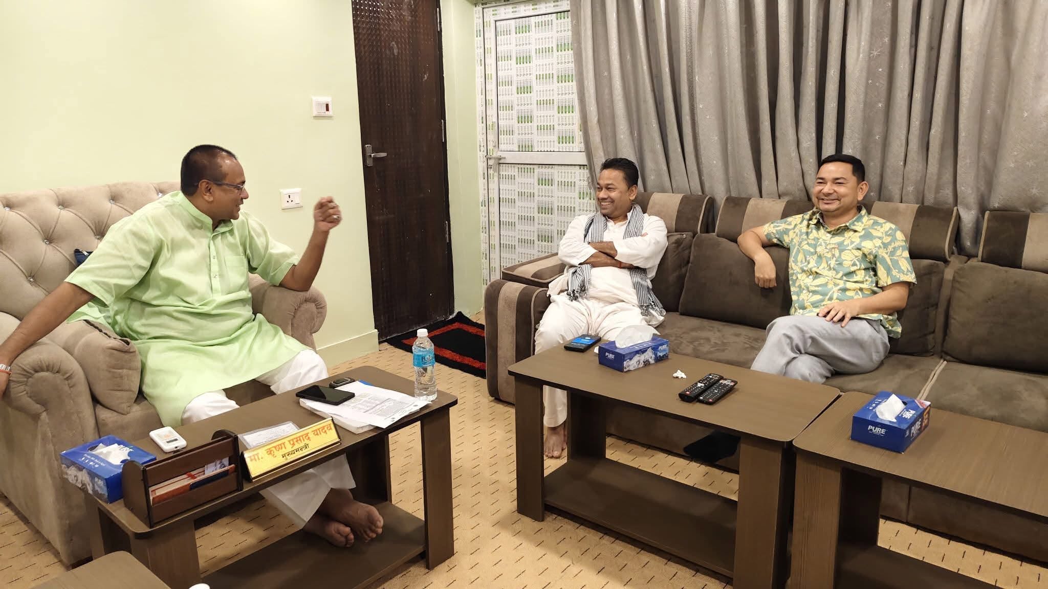 सरकार बचाउन मधेश प्रदेशका मुख्यमन्त्री यादवको दौडधुप