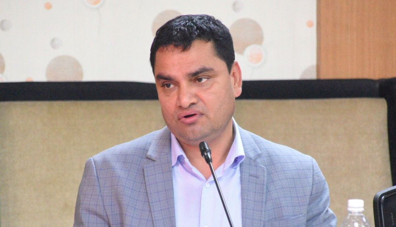 कांग्रेस महामन्त्री पौडेलको प्रश्न– अन्तर्राष्ट्रिय बजारमा तेलको मूल्य घट्दा पनि नेपालमा किन महँगो ?