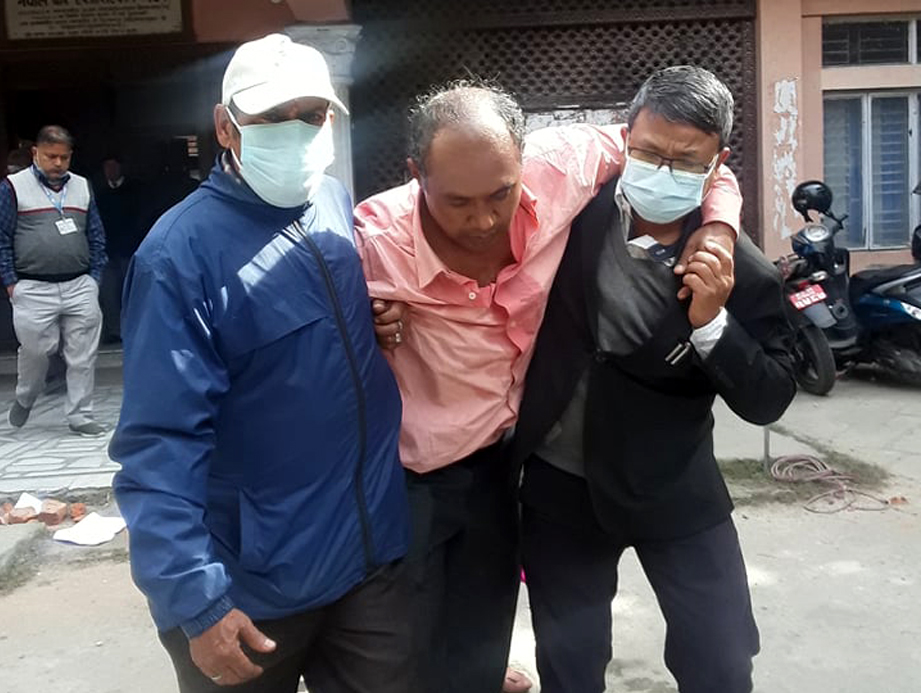 बारकाे आन्दाेलनमा प्रहरीकाे बल प्रयाेग, अध्यक्ष श्रेष्ठसहित केही घाइते