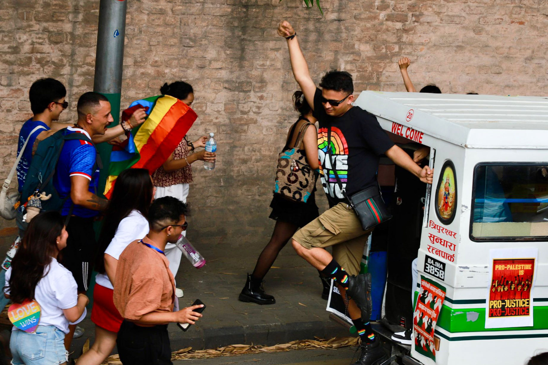 pride-parade-(15)-1749899755.jpg
