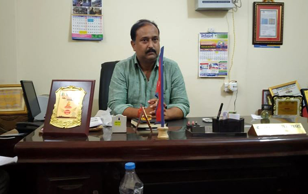 कृष्णनगरको मेयरमा फेरि लड्ने तयारी गरेका शाहले फिर्ता गरे सरकारी गाडी