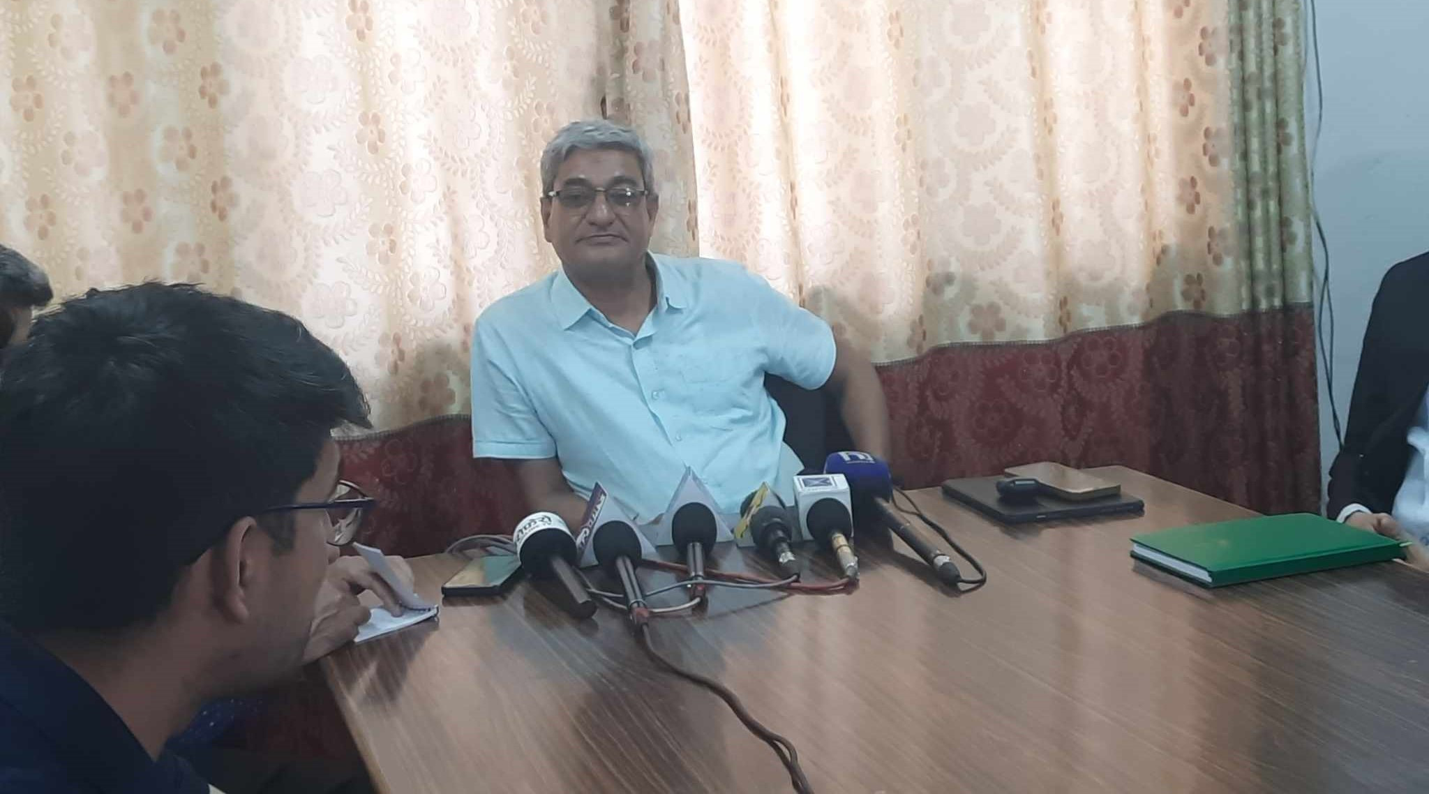 ठूलो दलले अरु दलसँग संवाद गर्नु सामान्य हो, कांग्रेस यो सत्ता समीकरण भत्काउन लागेको छैनः रमेश लेखक