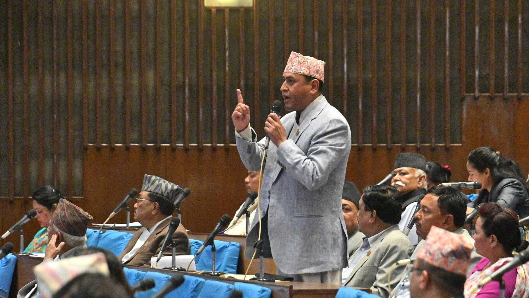 सधैँ लोडर र ड्राइभरहरूलाई थुन्ने काम भयो, २५ करोडको मालिक को हुन् ? जानकारी गराइयोस्
