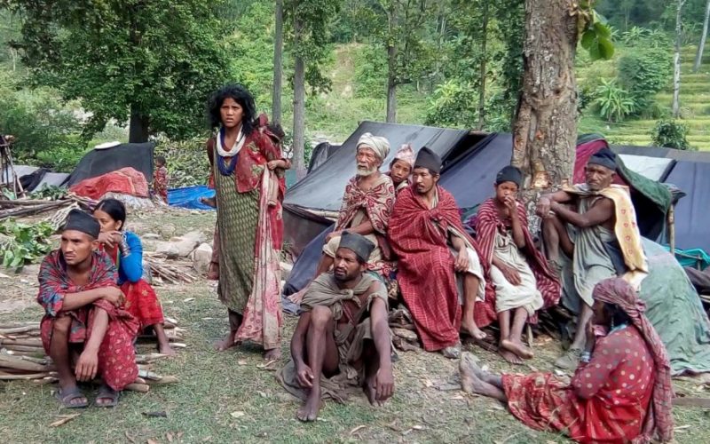 काठ बेचियाे तर बनेनन् राउटेका घर