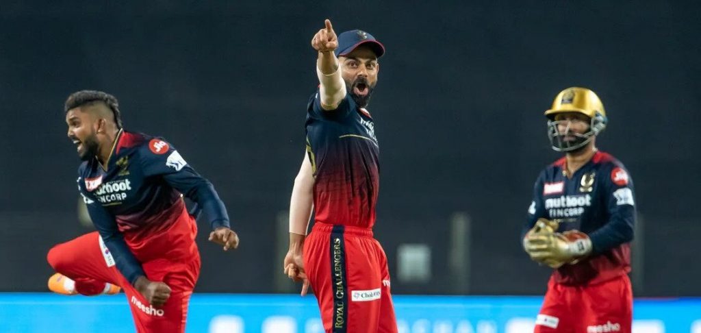 मुम्बईसँग दिल्ली हार्‍याे, बैंगलोर प्लेअफमा