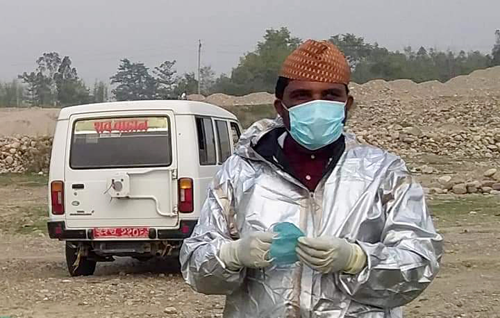 महामारीमा मरेको मानवता : घाटसम्म शव पुर्‍याउन कोही मान्दैन, सेना पनि पन्छियो