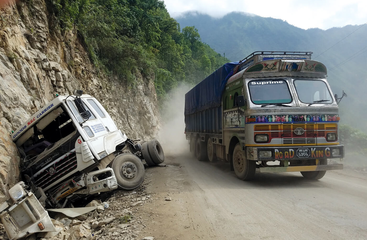 नेपालमा यसरी कम गराउन सकिन्छ सडक दुर्घटना