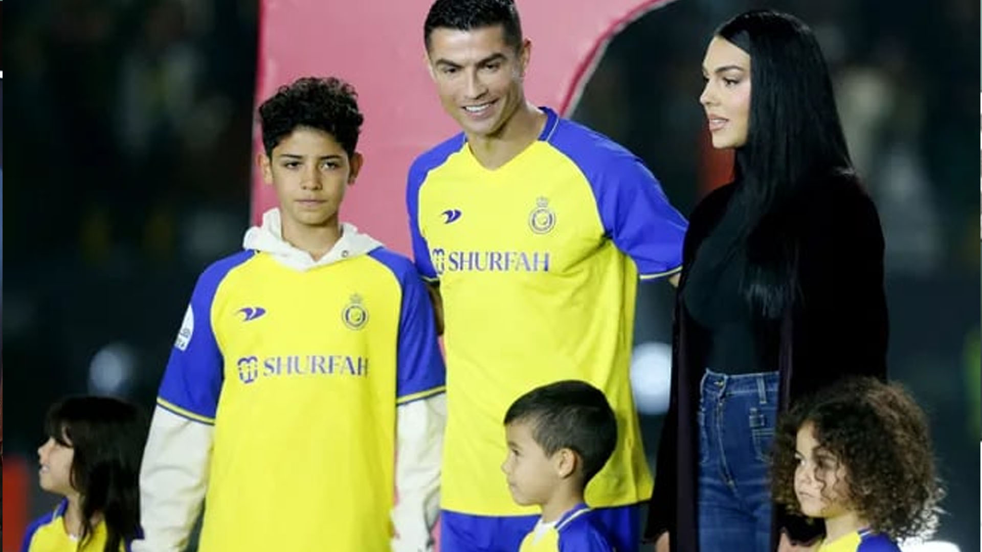ronaldo-and-his-kids-1755160578.jpg