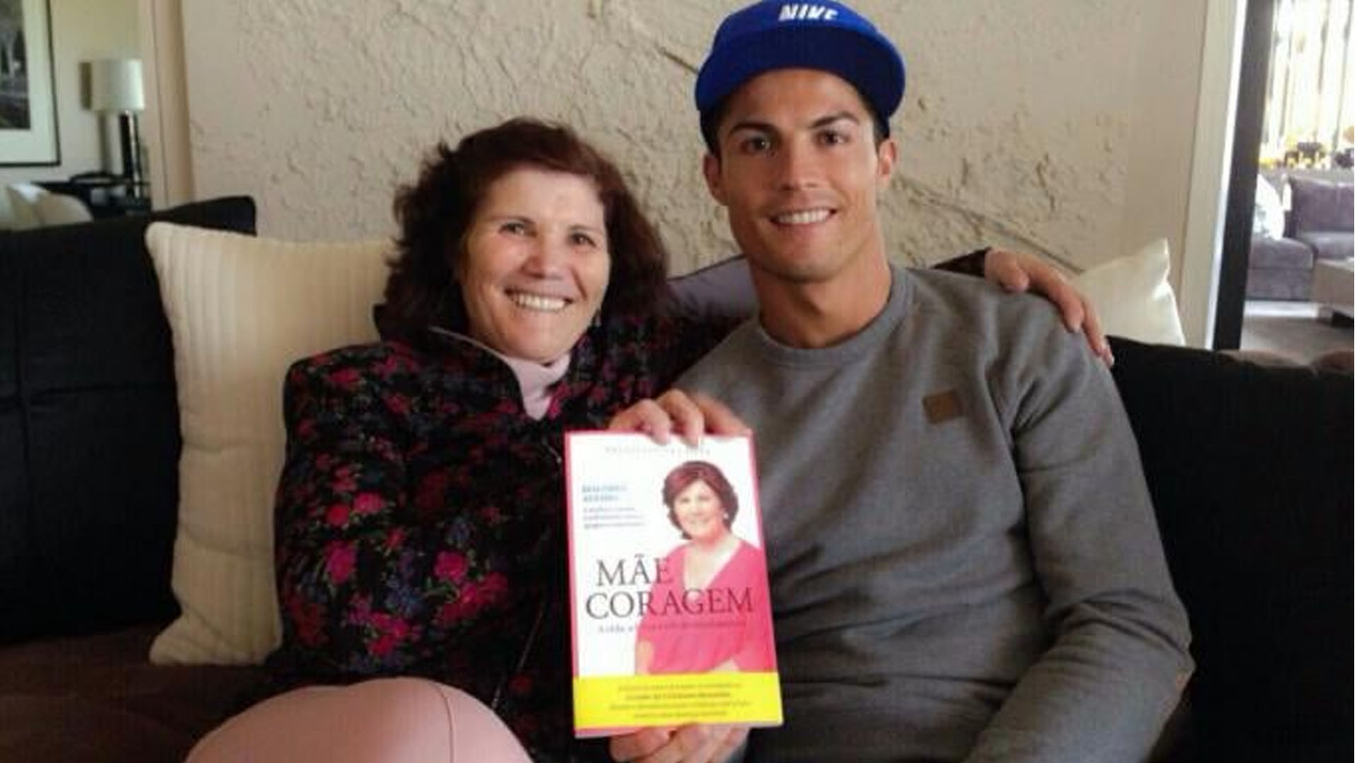ronaldo-and-his-mother-1755159961.jpg