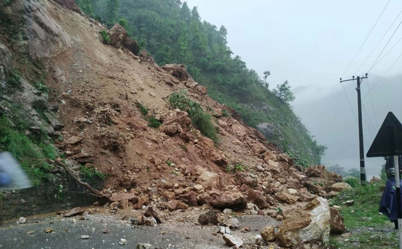 सुदूरका ७ पहाडी जिल्ला जोड्ने भीमदत्त राजमार्ग अवरुद्ध