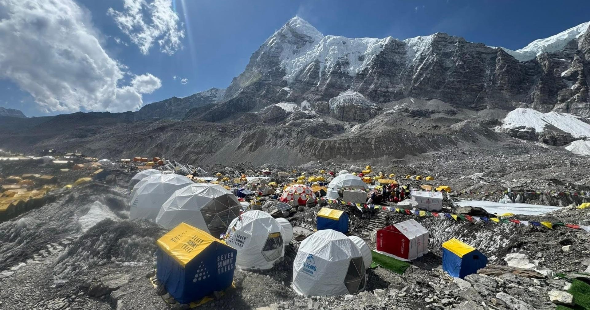 आरोहीको भीडले गुलजार बन्यो सगरमाथा आधारशिविर