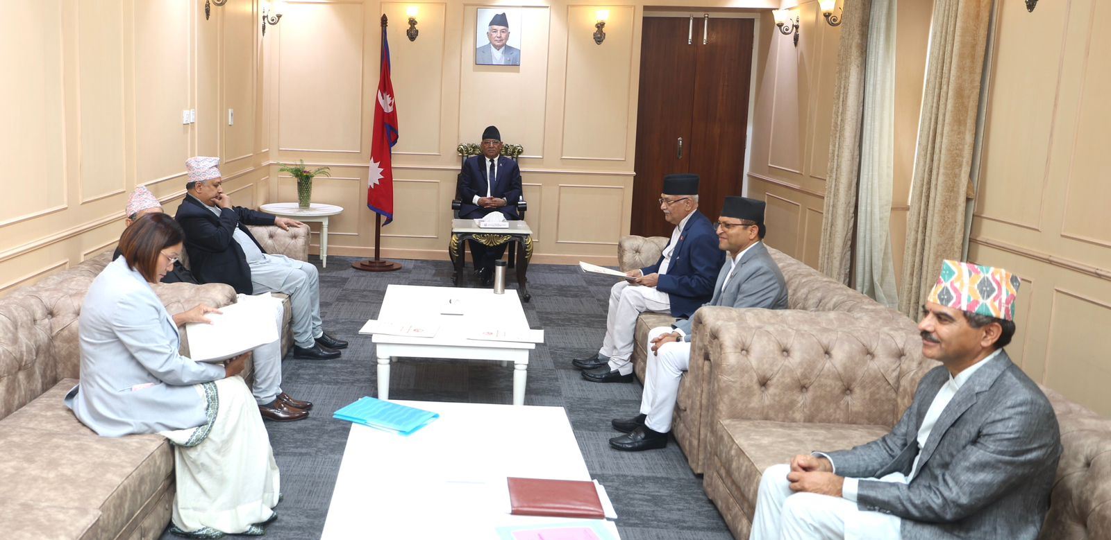 संवैधानिक परिषद् बैठकमा ओलीको प्रश्न- वरिष्ठताको आधारमा प्रधानन्यायाधीश सिफारिस गर्नुपर्छ भनेर कुन कानुनमा छ ?