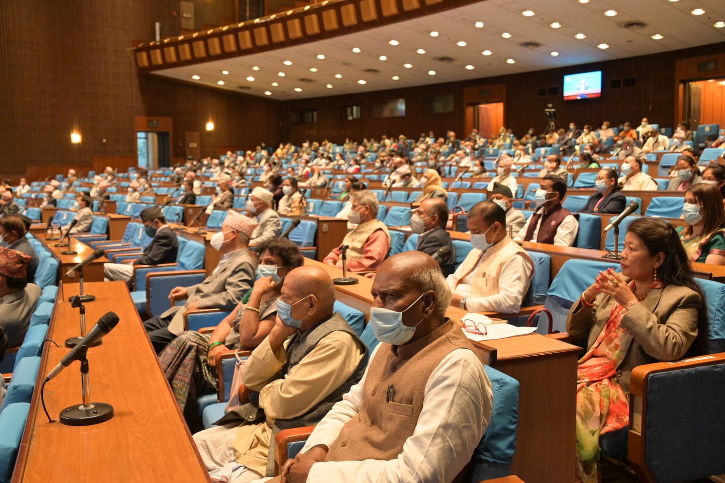 तस्वीरमा हेर्नुहोस् पुनर्स्थापित प्रतिनिधिसभाको पहिलो बैठक