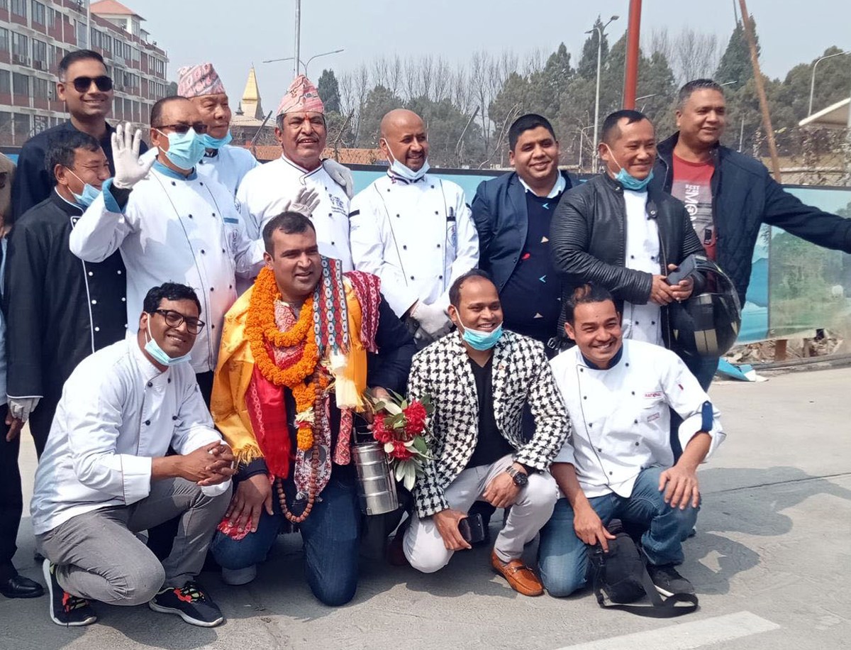 ‘बीबीसी सो’का चर्चित मास्टर सेफ सन्तोष साह भन्छन्, ‘नेपाली खानालाई विश्वभर पस्किँदैछु’