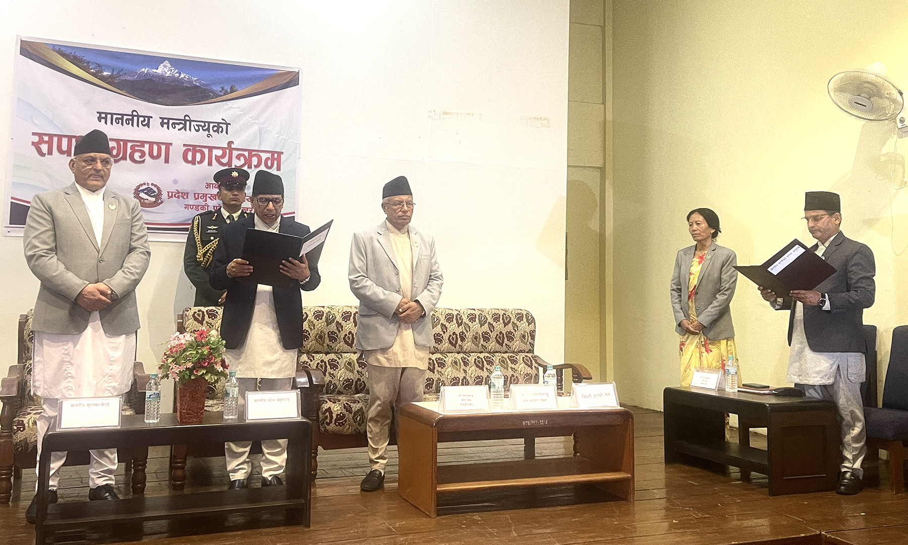 फेरि मन्त्री बने फणीन्द्र देवकोटा, लिए शपथ