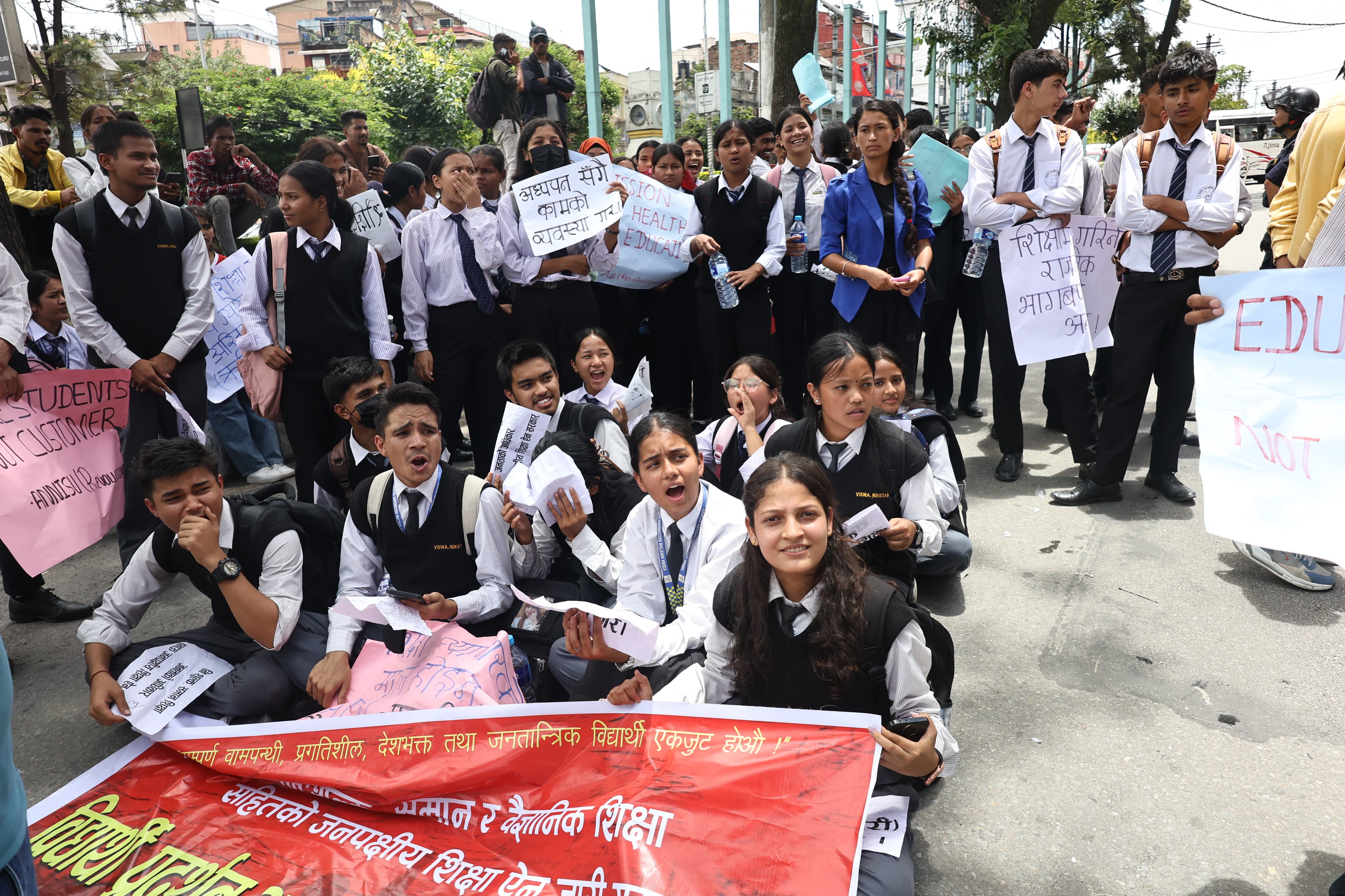 school-dress-mai-protest-(30)-1752478176.jpeg