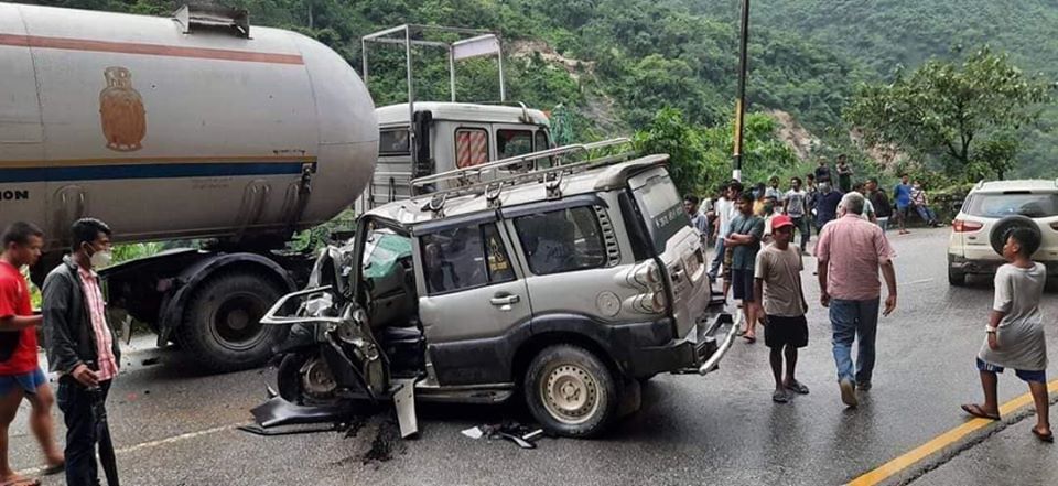 स्काेर्पियो दुर्घटनामा आमाछोराकाे मृत्यु 