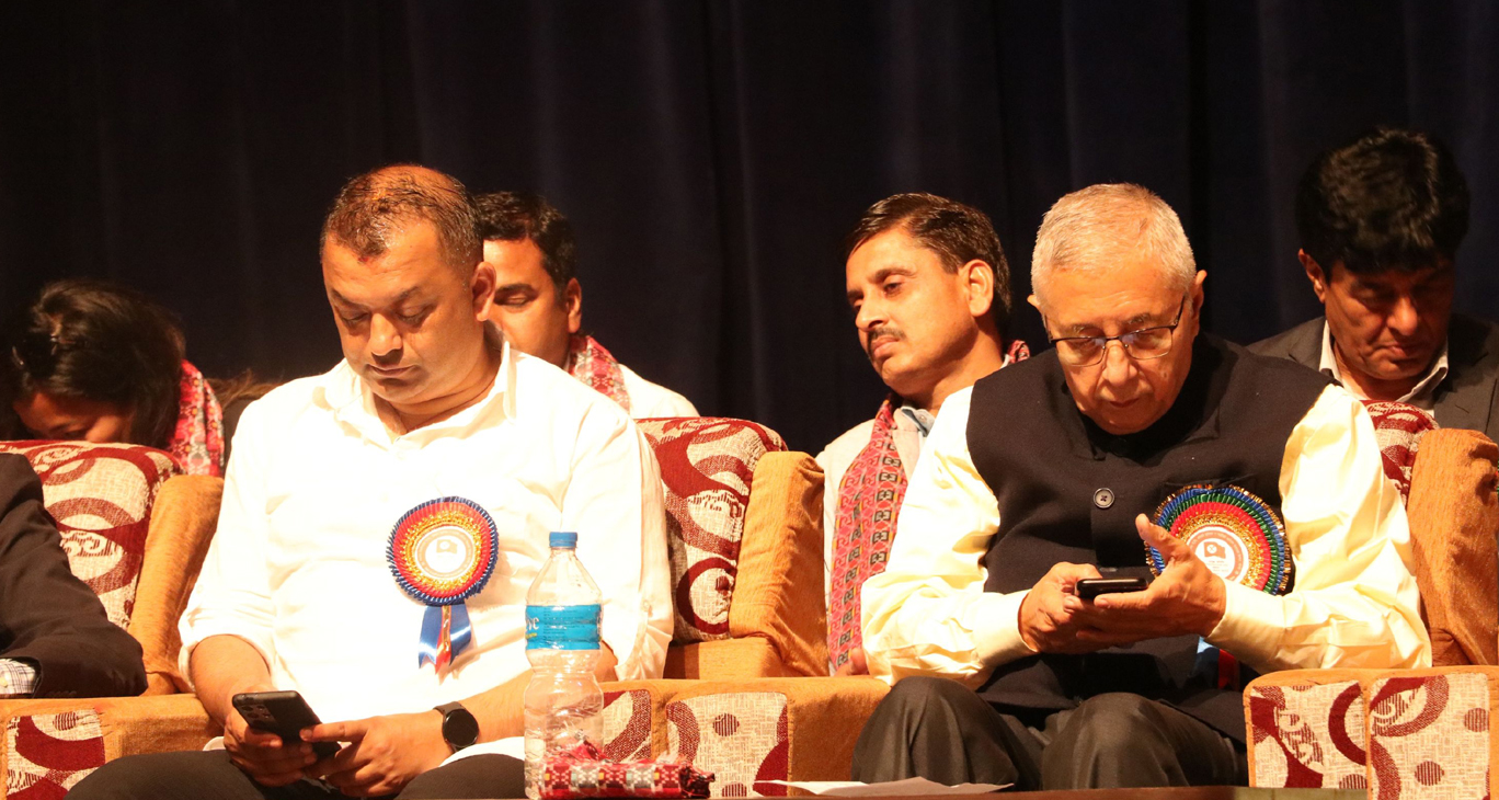 शेखर कोइरालाले गरे बिद्रोहको तयारीमा रहेका नेताहरूसँग छलफल 