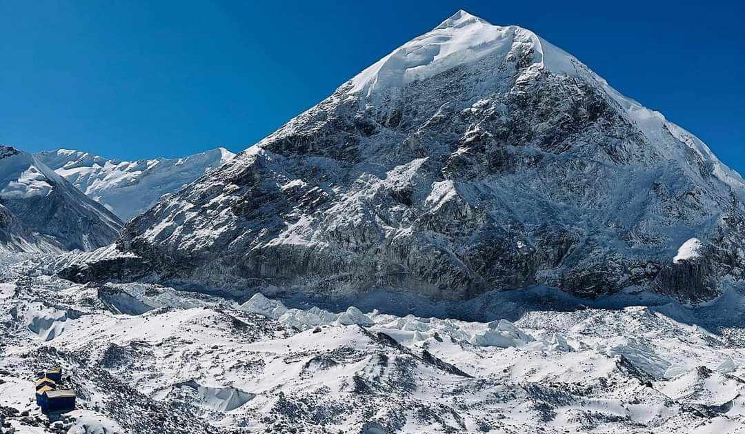 हिमपहिरोमा परी शिशापाङ्मा हिमाल आरोहणमा गएकी अमेरिकी आरोही अन्ना र एक शेर्पाको मृत्यु 