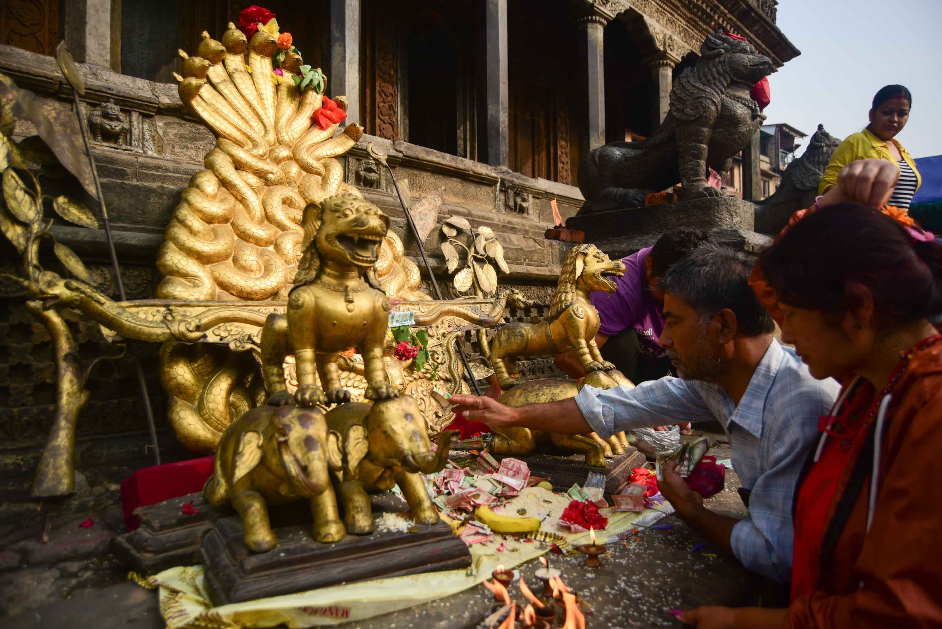 shreeniwas-malla-singhasan-(9)-1749610315.jpg
