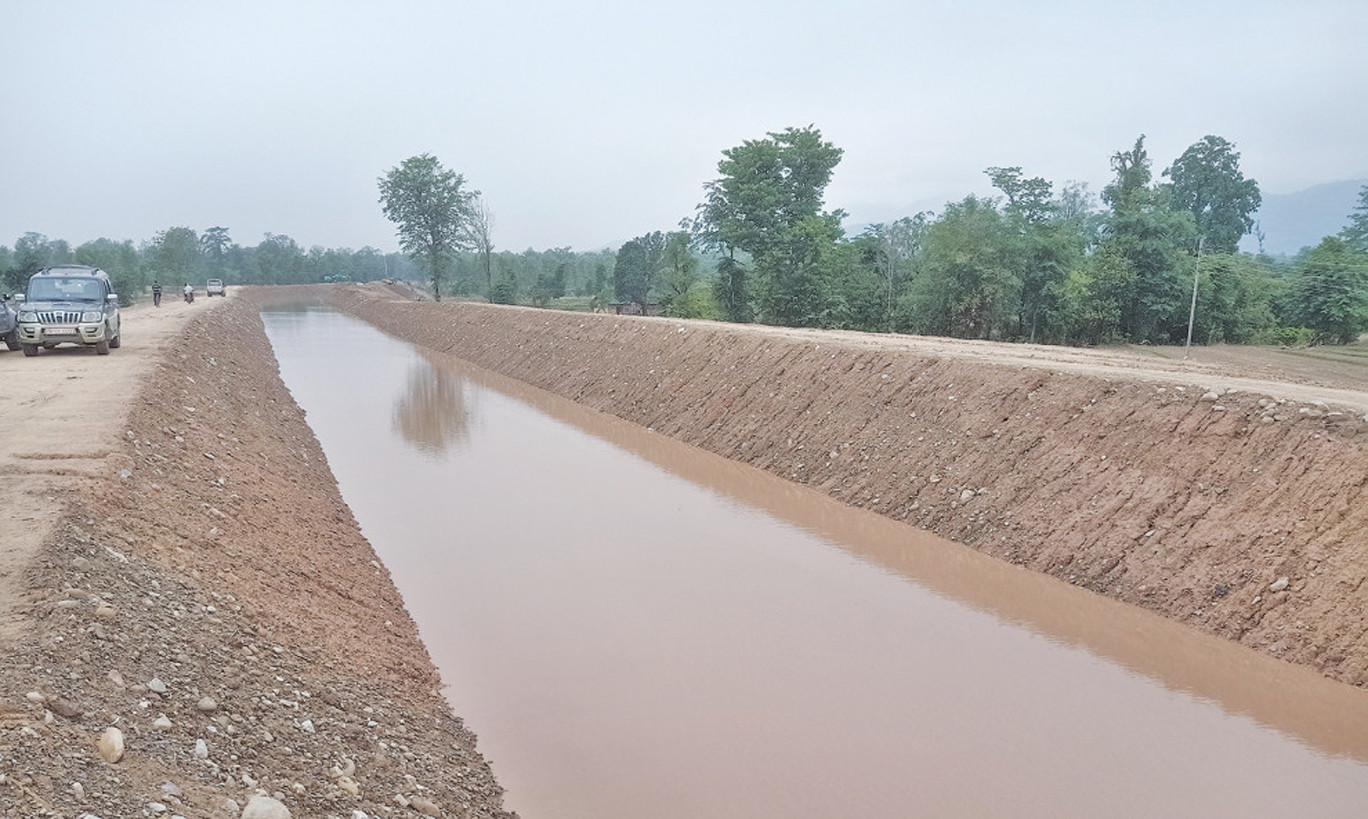 महाकाली सिँचाइ: पानी छाड्न सफाइ गरिँदै मूल नहर