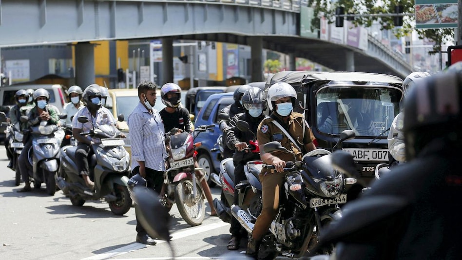 आर्थिक संकटबाट गुज्रिएको श्रीलंकामा इन्धन बिक्रीमा सीमा निर्धारण