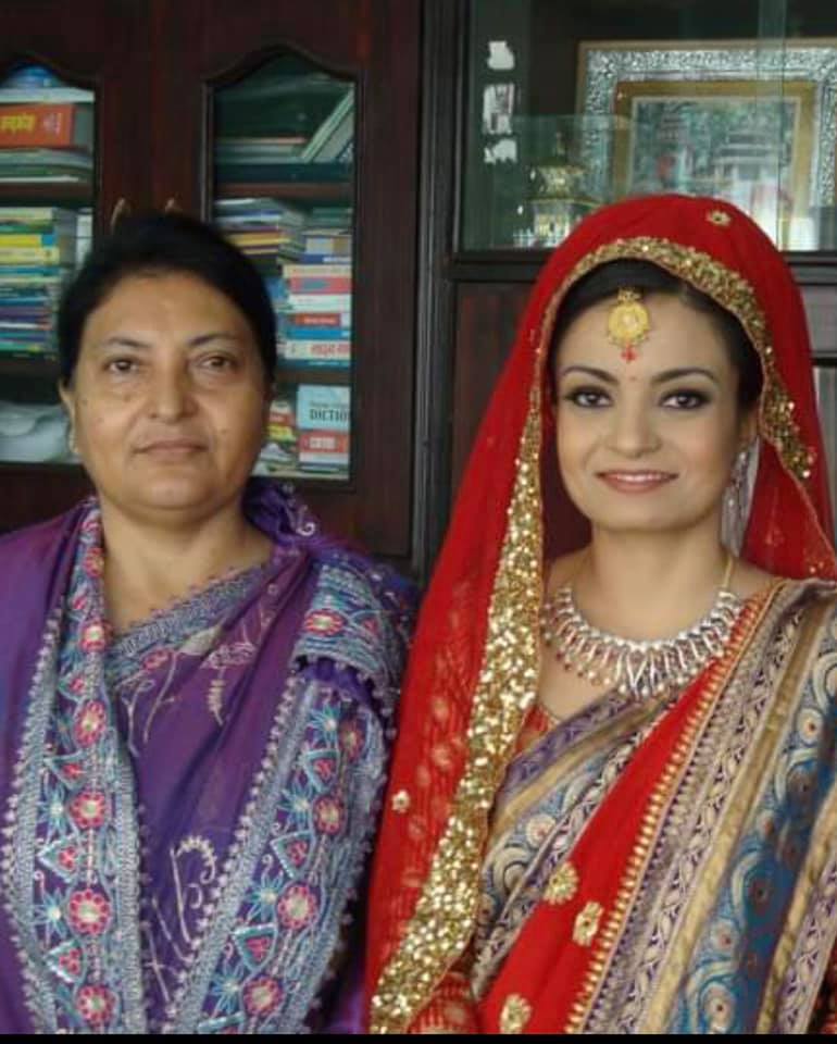 रामकुमारी झाँक्रीलाई राष्ट्रपतिपुत्रीको जवाफ- गल्ती सेतो सारीमा होइन, तपाईंको दृष्टिकोणमा छ