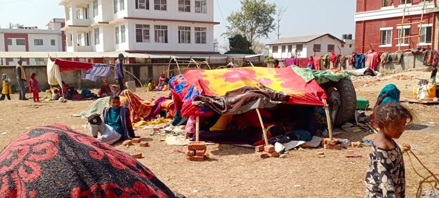 जमिन माग गर्दै धर्ना बसेका बादी भन्छन्, ‘मार्‍या पनि मार्छन्, काट्या पनि काट्छन् भनेर यहाँ आयौँ’   