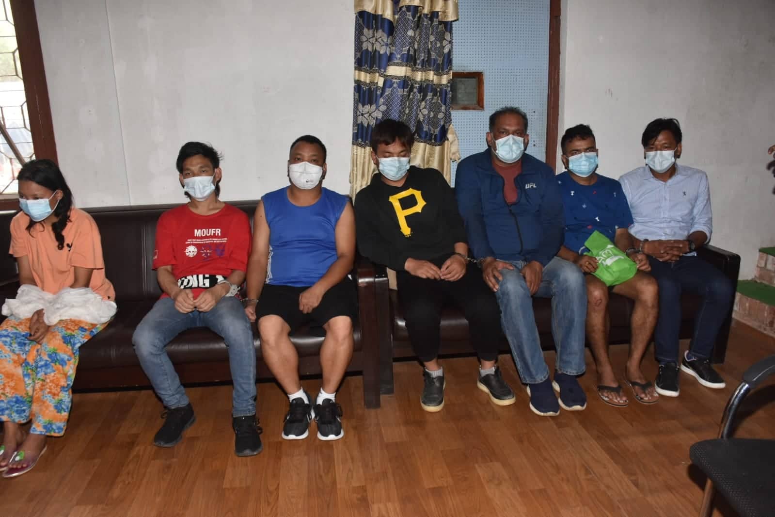त्रिभुवन अन्तर्राष्ट्रिय विमानस्थलबाट लुगामा टाँसेर सुन तस्करी, ७ जना पक्राउ