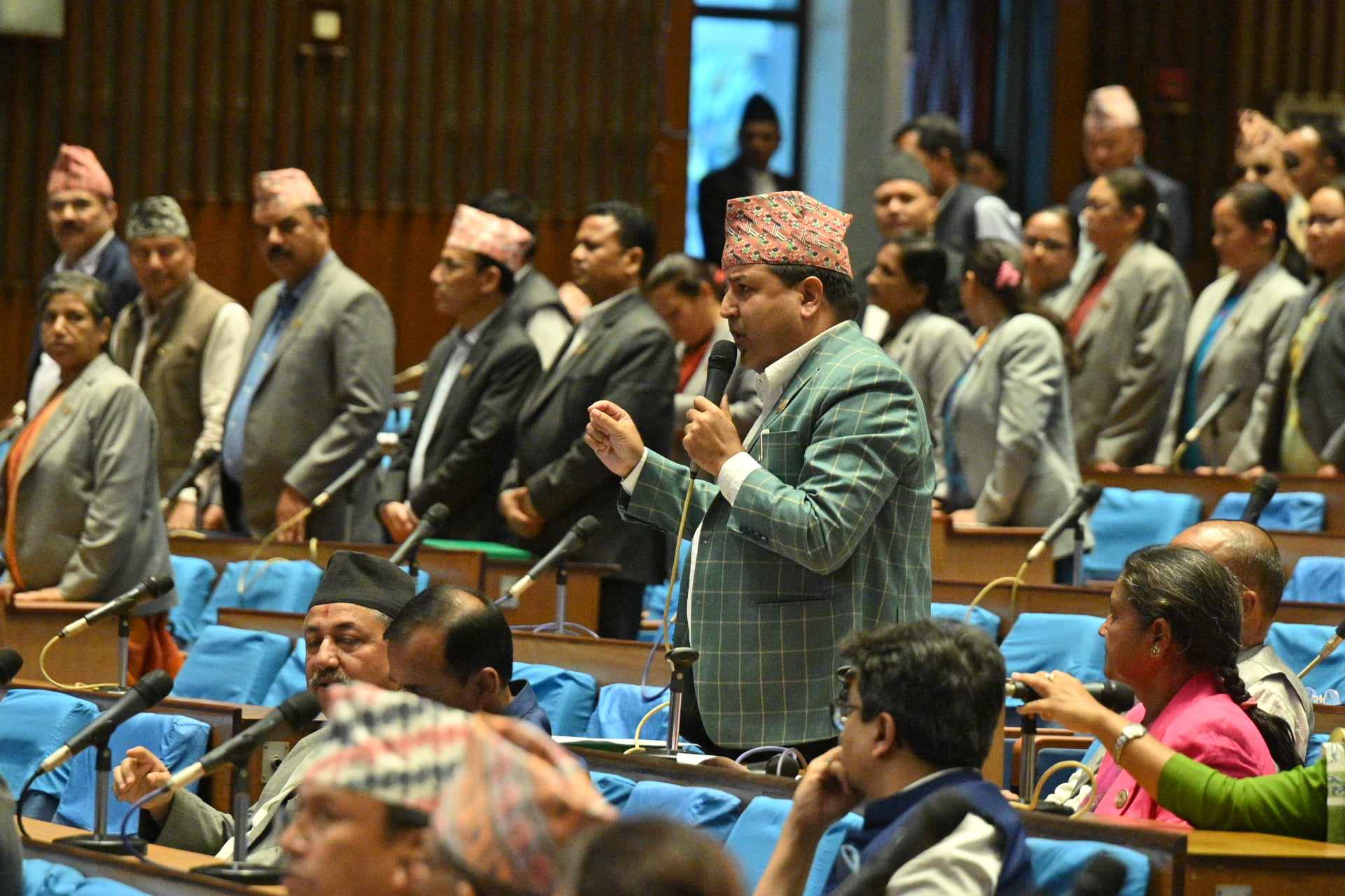 सत्तापक्षकै सांसदले मागे गृह र अर्थमन्त्रीको राजीनामा, अनशन बस्ने चेतावनी (भिडियो)