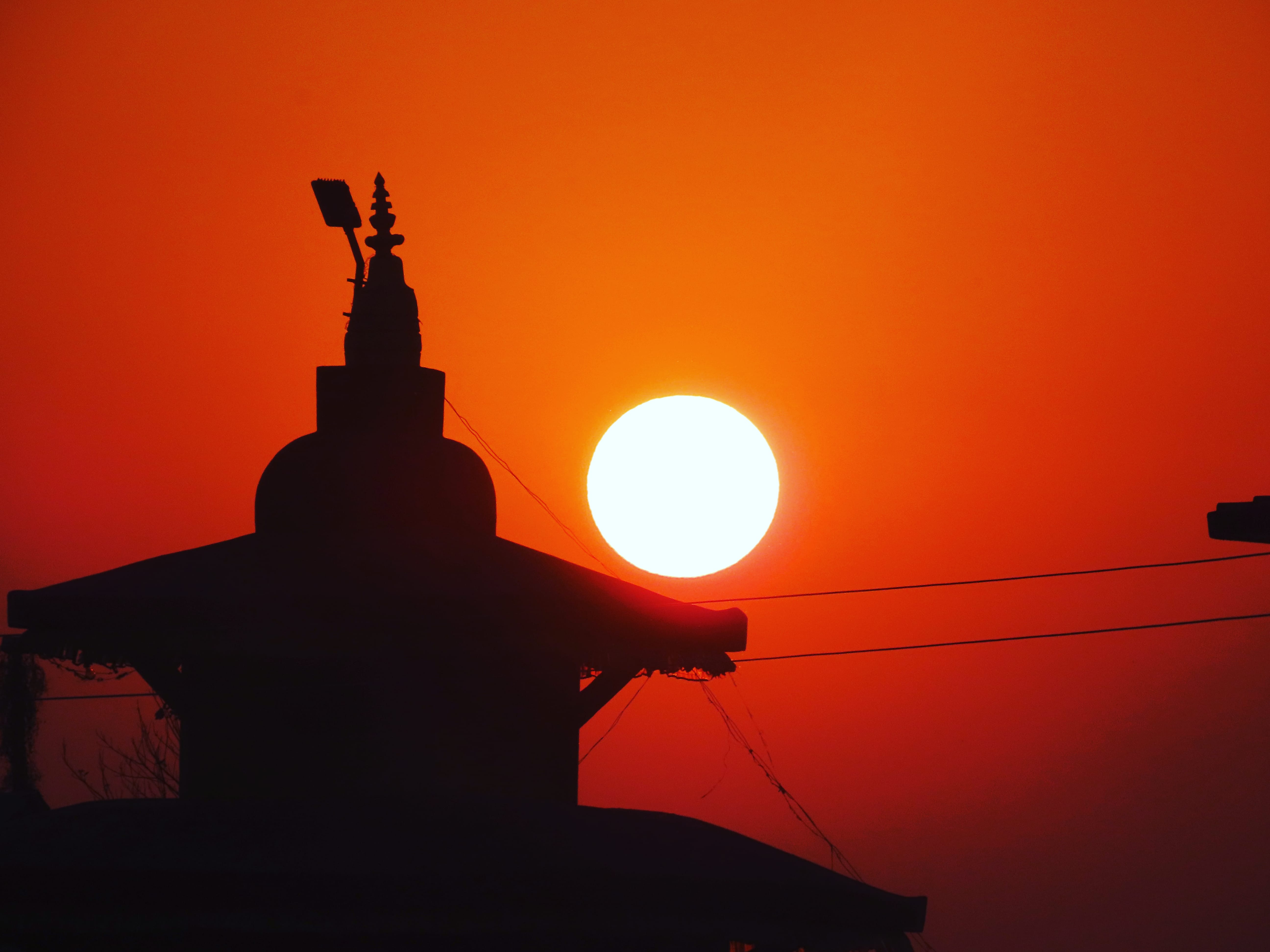 सूर्यास्तको मनमोहक दृश्य
