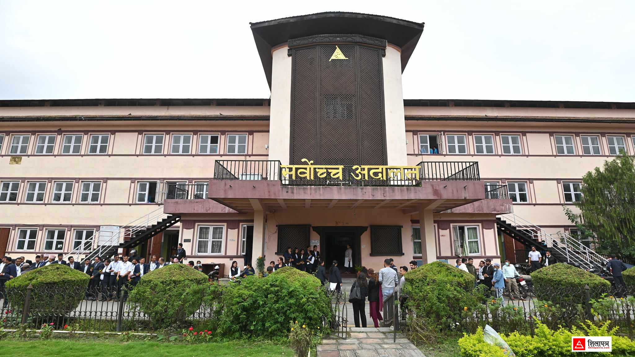 प्रहरीमा ३० वर्षे सेवा अवधि हटाउन माग गर्दै प्रहरी अधिकारी पुगे सर्वोच्च 