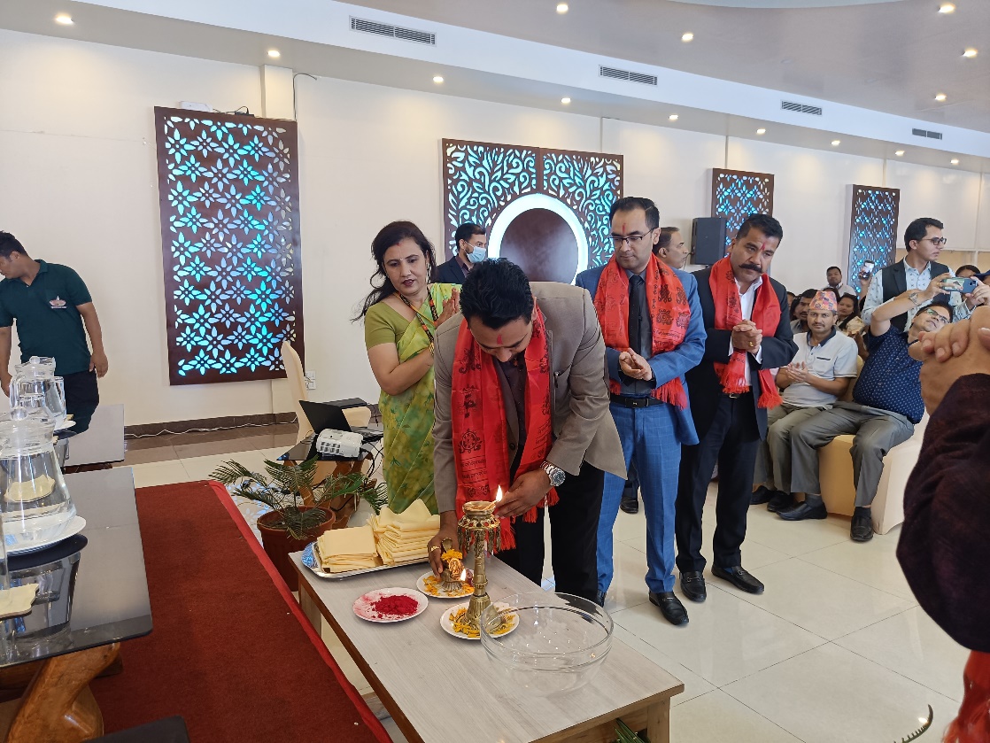 अधिकतम बीमाशुल्क हासिल गर्ने सूर्या लाइफका २५ जना अभिकर्ता सम्मानित, भैरहवाकी शोभाले जितन् ल्यापटप