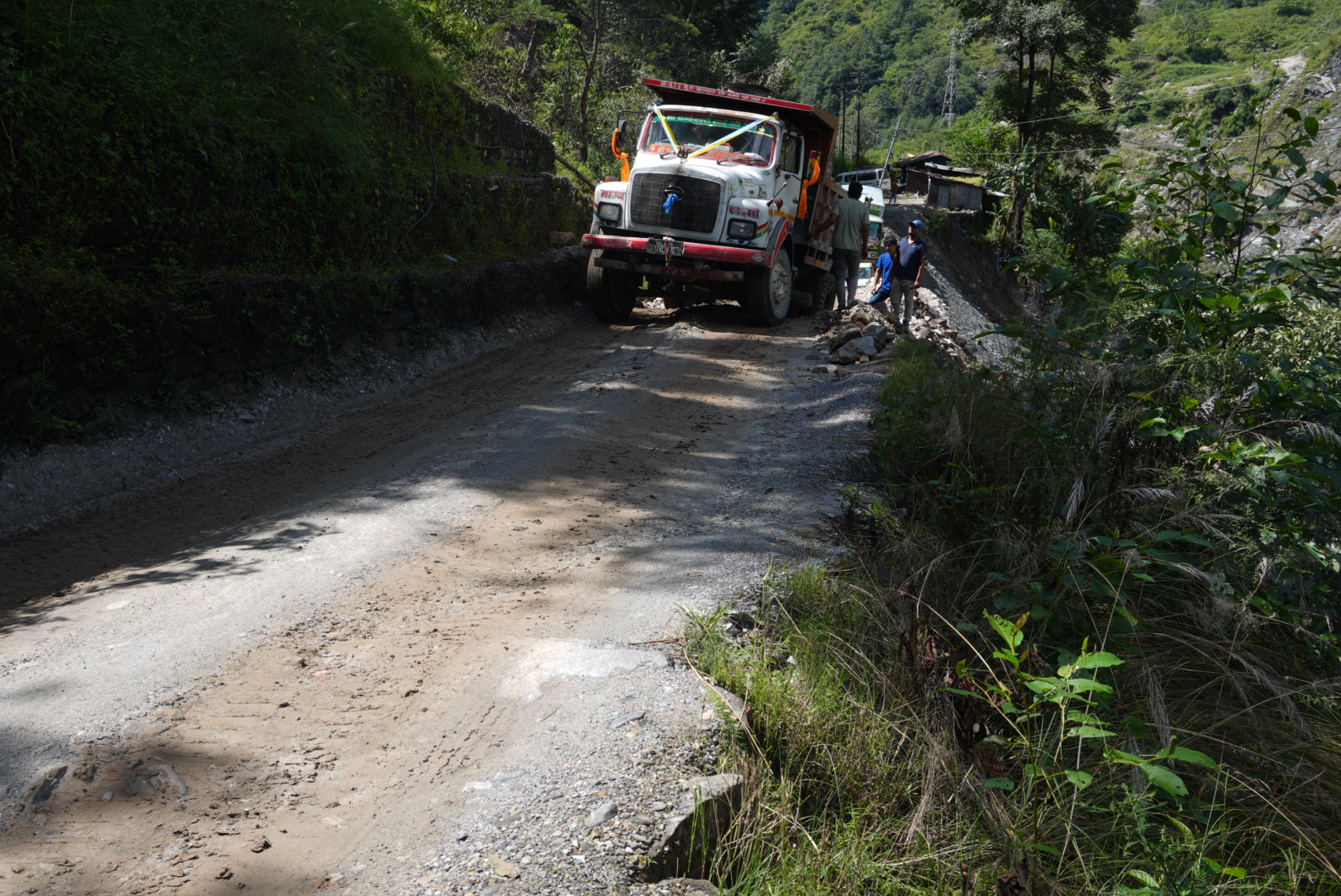 tatopani-road-(7)-1758607824.JPG