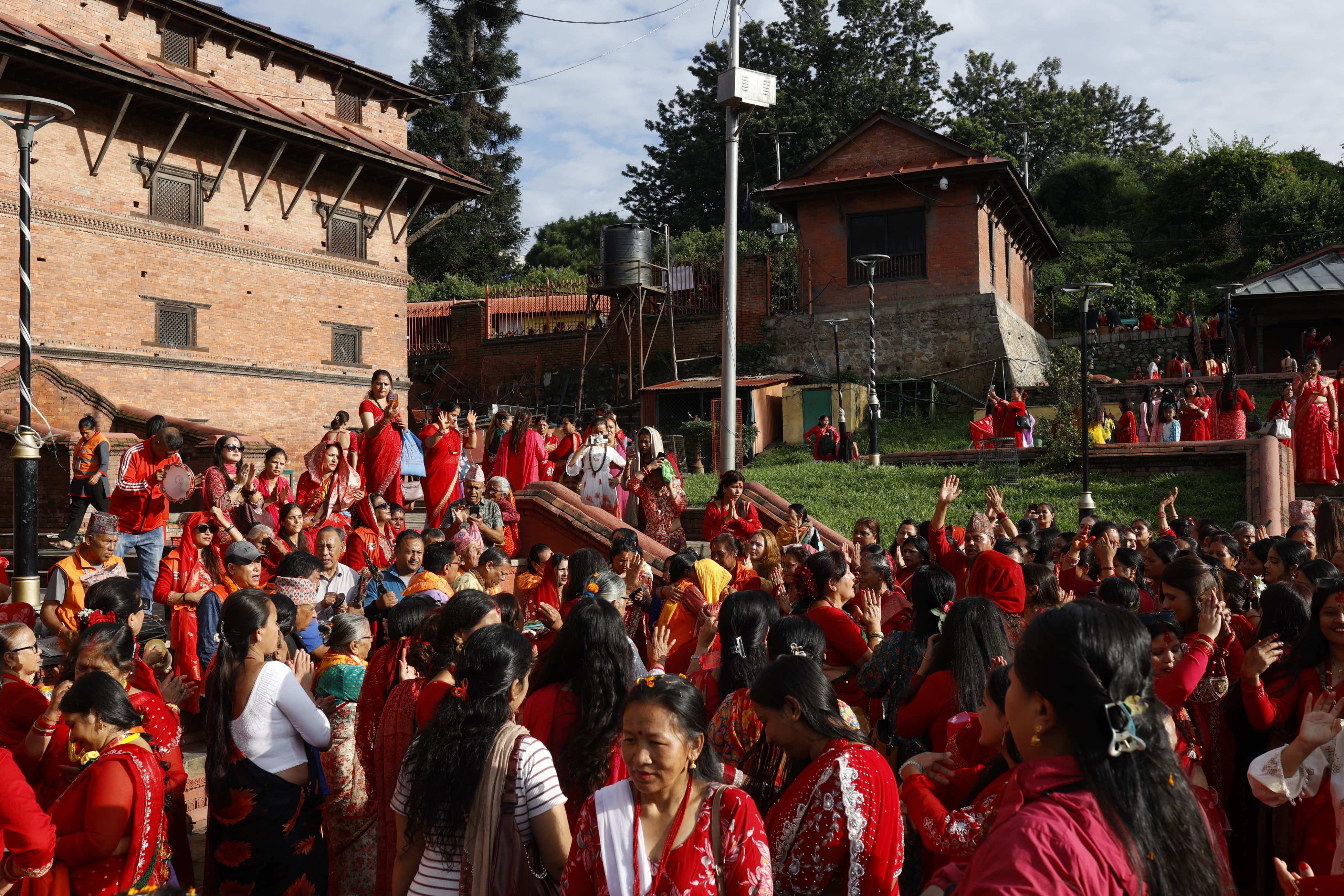 teej-2083-pasupatinath-(2)-1789356304.jpg