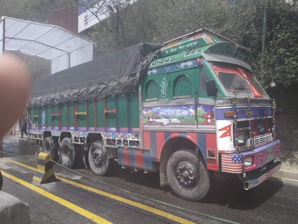 निषेधाज्ञा जारीअघि उपत्यका भित्रिएका मालवाहक ट्रकलाई छोडिने