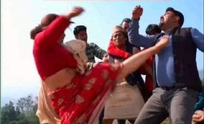 टेलिसिरियल 'उकुसमुकुस'को तस्वीर मतदानस्थल झडपको भन्दै यसरी भयो भाइरल