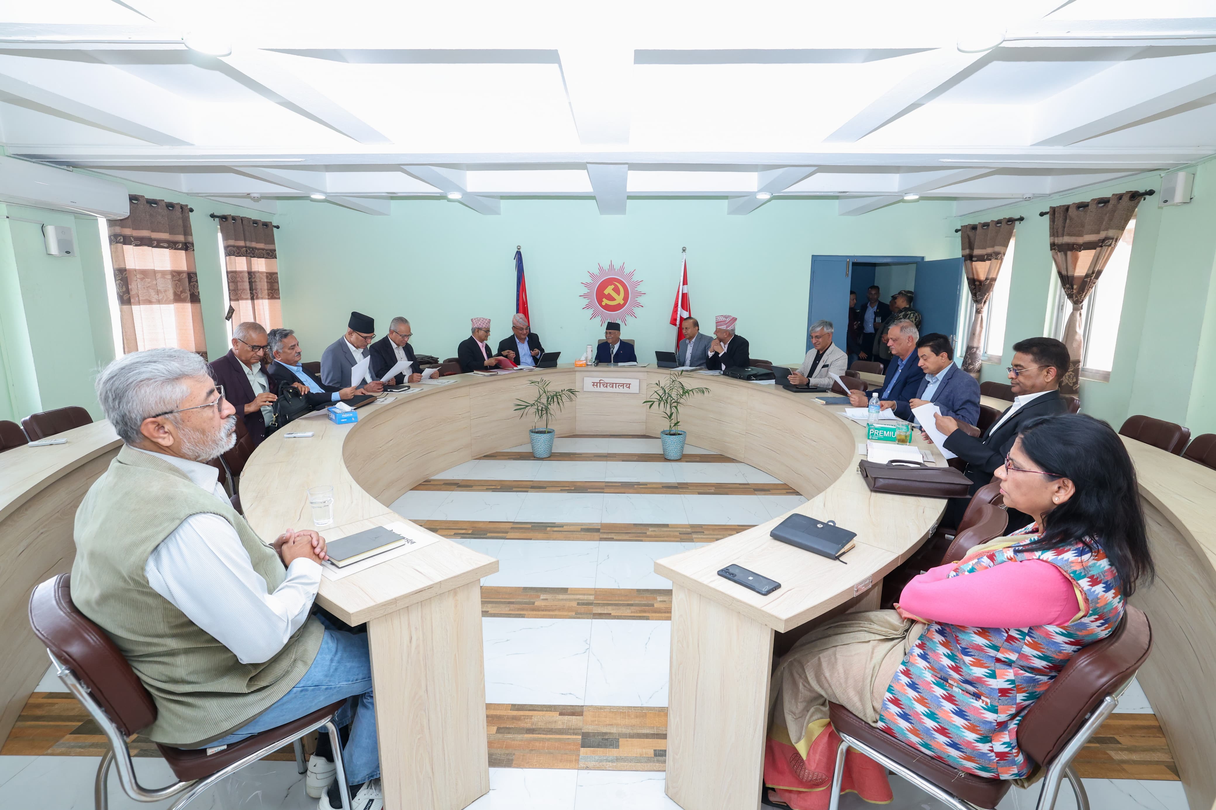 पूर्वराजा ज्ञानेन्द्रको अभिव्यक्तिप्रति एमालेले जनायो आपत्ति, अवाञ्छित गतिविधि नगर्न चेतावनी
