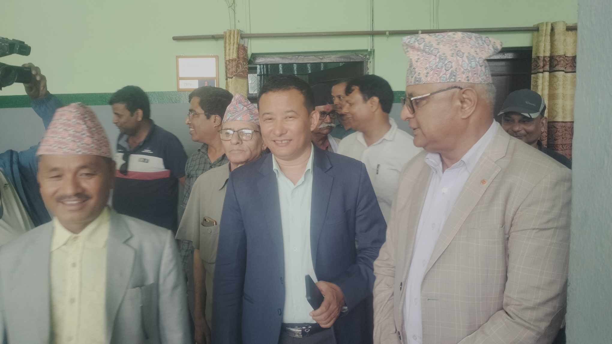 कोशीमा नयाँ सरकार गठन गर्न एमाले-माओवादीको माग, प्रदेश प्रमुखलाई दिए निवेदन
