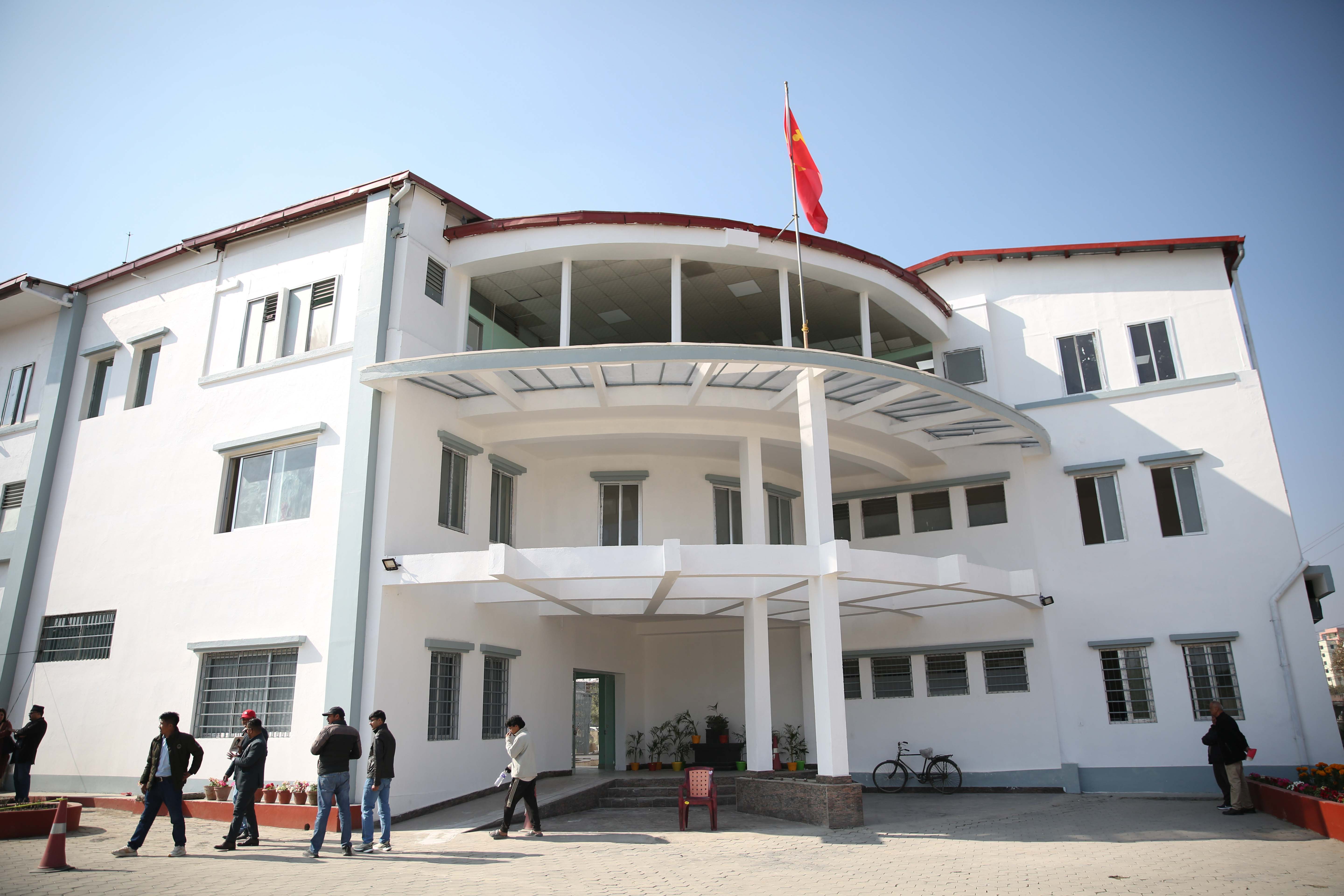 एमाले पार्टी कार्यालय एक दशकदेखि सरेको सर्‍यै, सरकारको निर्णयले अर्को आपत्