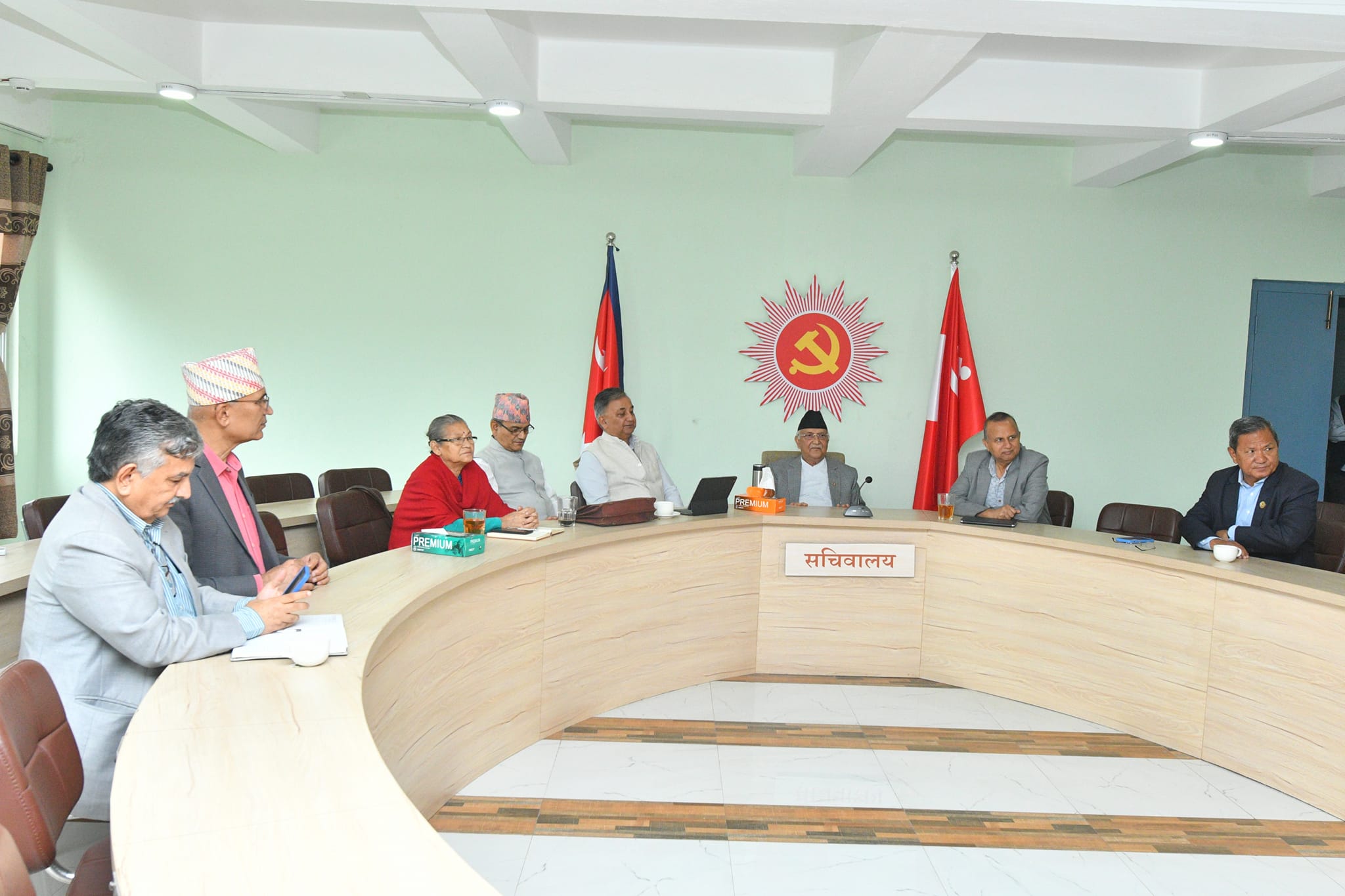 दुई घण्टा पछि सर्‍यो एमाले सचिवालय बैठक