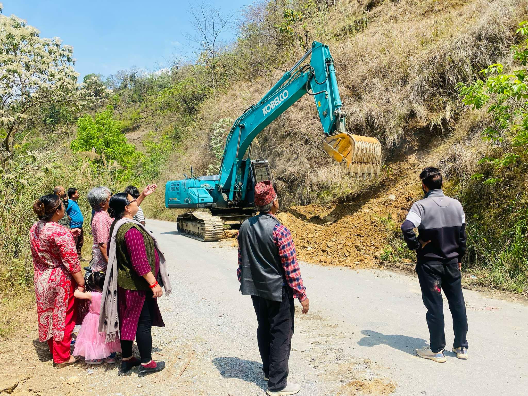 वालिङ–हुवास सडक धमाधम कालोपत्र हुँदै