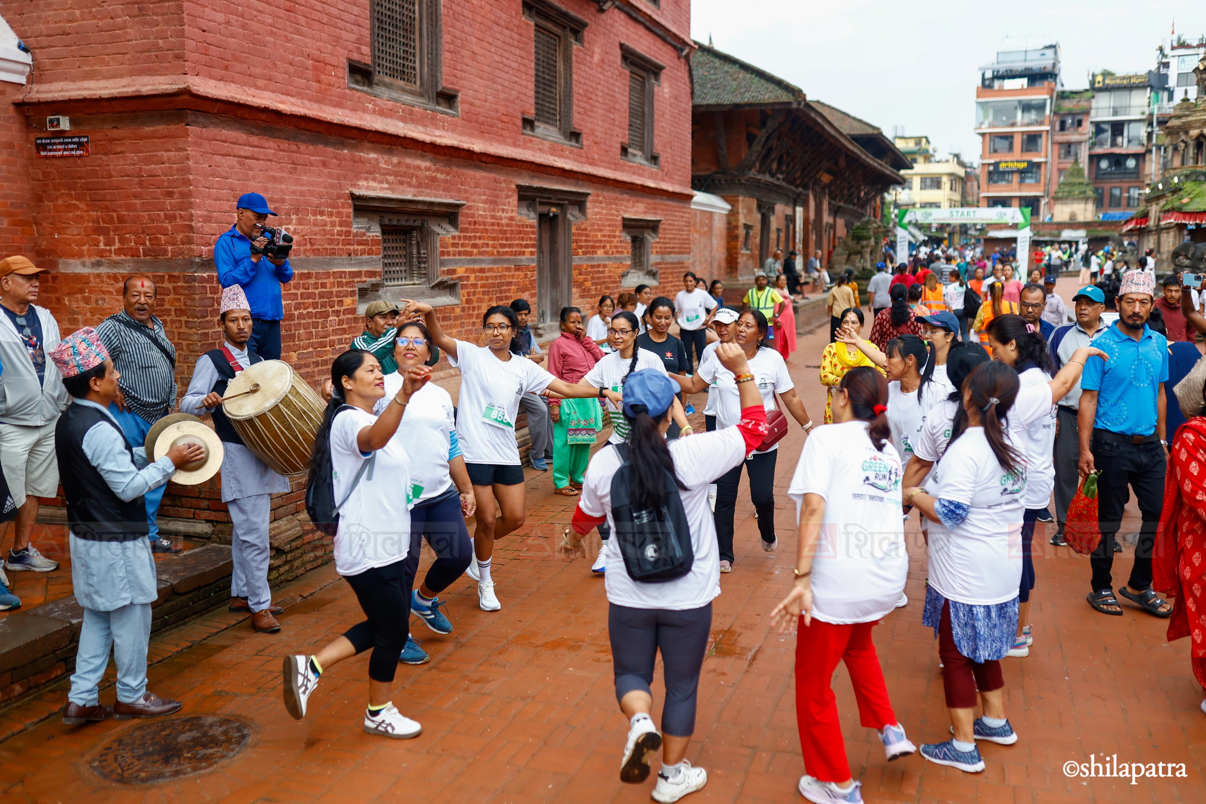 women's-re-run-(7)-1787367139.jpg